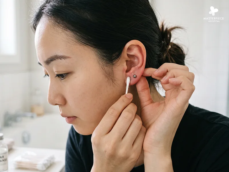 วิธีดูแลหลังเจาะหูให้แผลหายไว ลดการอักเสบและติดเชื้อ